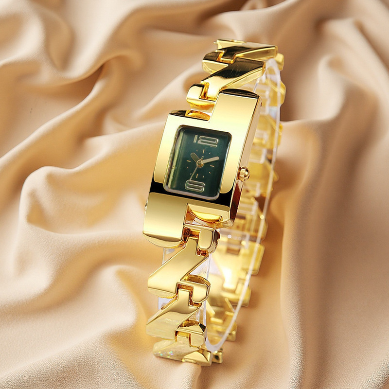 Jewelry Watches Vintage - นาฬิกาข้อมือควอตซ์ทรงสี่เหลี่ยมสำหรับผู้หญิง แฟชั่นหรูหราเบาๆ สไตล์วินเทจ นาฬิกาลำลองสำหรับผู้หญิง เหมาะสำหรับการสวมใส่ในชีวิตประจำวัน ของขวัญสำหรับสาวๆ